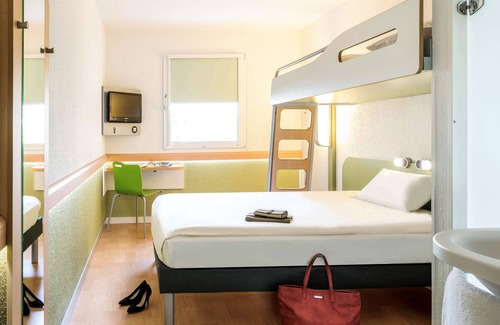 Sud Loire Hotel | Budget-Friendly Stay at Ibis Budget Orléans Sud Co’met