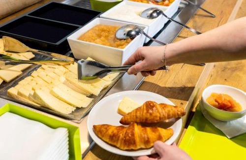 Charenton-le-Pont Hotel | Budget-Friendly ibis budget Paris Porte de Bercy with Pets Welcome