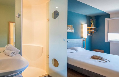Pertuis Hotel | Budget-Friendly ibis budget Pertuis with Family Amenities