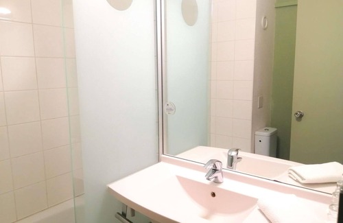 Poitiers Hotel | Budget-Friendly ibis budget Poitiers Sud with Spa & Breakfast