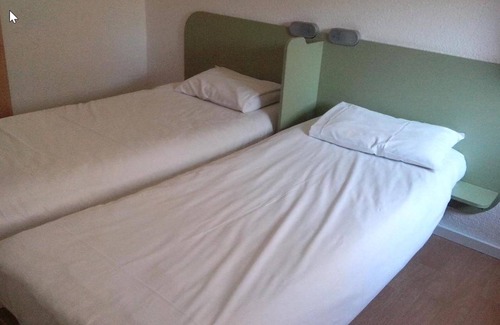 Poitiers Hotel | Budget-Friendly ibis budget Poitiers Sud with Spa & Breakfast