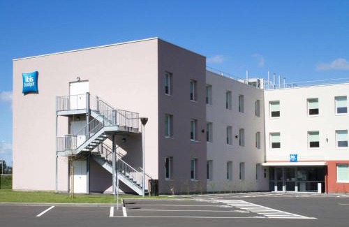Romorantin-Lanthenay Hotel | Comfortable ibis budget Romorantin: Pet-Friendly Stay