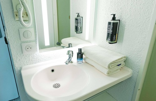 Sete Hotel | Affordable ibis budget Sète Centre with Family-Friendly Amenities