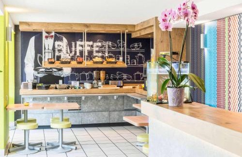 Senlis Hotel | Budget-Friendly ibis budget Senlis with Family Amenities