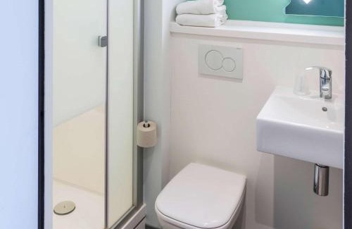 Senlis Hotel | Budget-Friendly ibis budget Senlis with Family Amenities