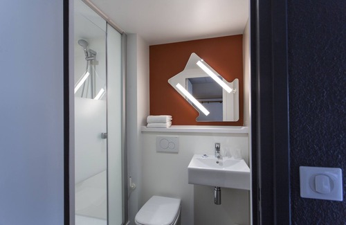 Senlis Hotel | Budget-Friendly Stay at ibis budget Senlis with Breakfast
