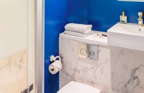 Senlis Hotel | Budget-Friendly Stay at ibis budget Senlis with Breakfast