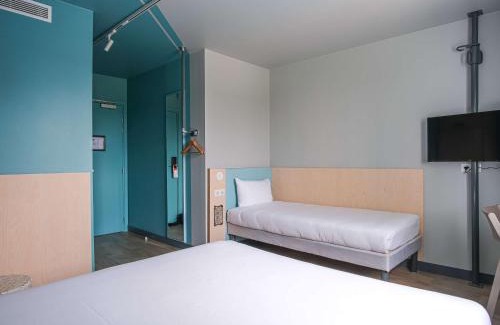 Labege Hotel | Convenient ibis budget Toulouse Labège with Pool & Dining