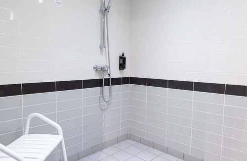 Villemomble Hotel | Budget-Friendly ibis budget Villemomble with Spa & Breakfast