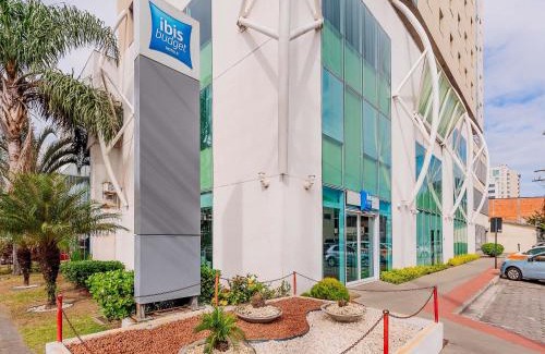 Barro Vermelho Hotel | Budget-Friendly ibis budget Vitoria with Pool & Pet Amenities