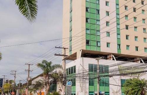 Barro Vermelho Hotel | Budget-Friendly ibis budget Vitoria with Pool & Pet Amenities
