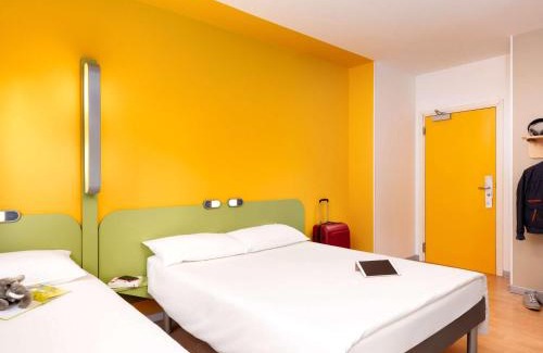 Srodmiescie Hotel | Budget-Friendly ibis budget Warszawa Centrum with Great Amenities