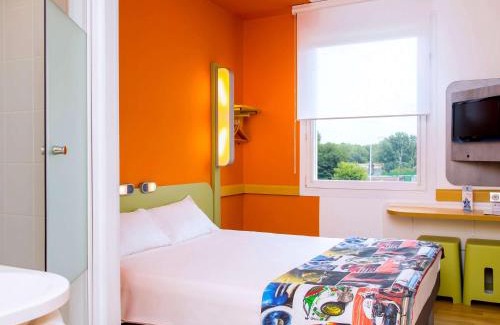 Srodmiescie Hotel | Budget-Friendly ibis budget Warszawa Centrum with Great Amenities