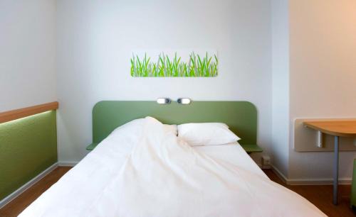 Erdberg Hotel | Budget-Friendly Ibis Wien Sankt Marx with Pet & Child Amenities