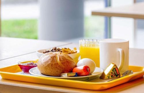 Glattbrugg Hotel | Pet-Friendly ibis budget Zurich Airport with Great Amenities