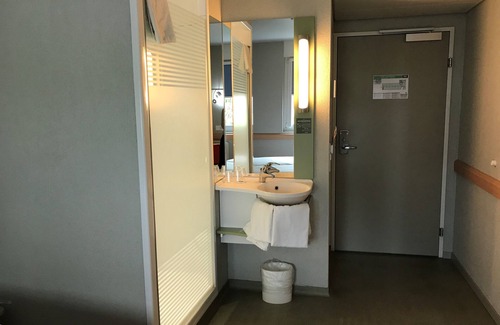 Glattbrugg Hotel | Budget Hotel Near Zurich Airport with Family-Friendly Amenities