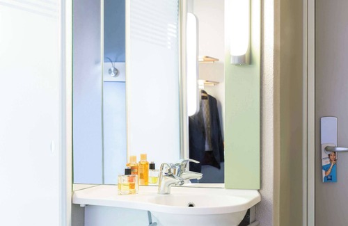 Glattbrugg Hotel | Budget Hotel Near Zurich Airport with Family-Friendly Amenities
