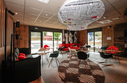 Cahors Hotel | Relaxing Retreat at ibis Cahors with Pool and Spa