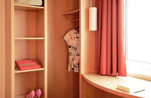 Calais Hotel | Convenient ibis Calais Car Ferry: Pet-Friendly Comfort