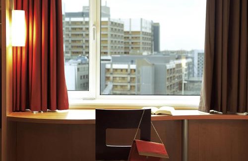 Calais Hotel | Convenient ibis Calais Car Ferry: Pet-Friendly Comfort