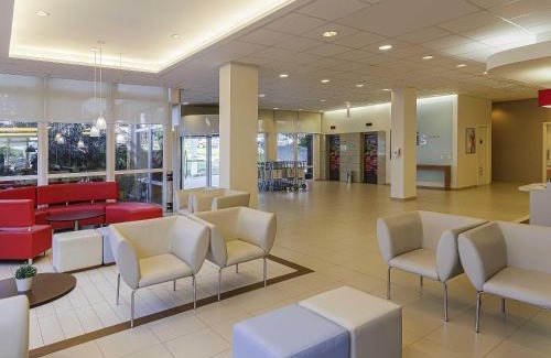 Centro Hotel | Pet-Friendly ibis Canoas Shopping with Pool and Hot Tub