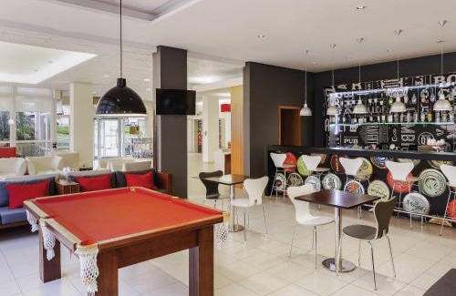 Centro Hotel | Pet-Friendly ibis Canoas Shopping with Pool and Hot Tub