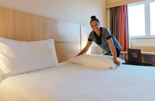 Cinquentenario Hotel | Comfortable ibis Caxias do Sul: Pet Friendly & Family Options