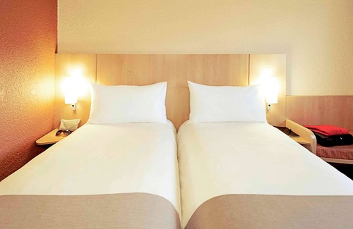 Cinquentenario Hotel | Inviting ibis Caxias do Sul: Pool, Spa & Family-Friendly