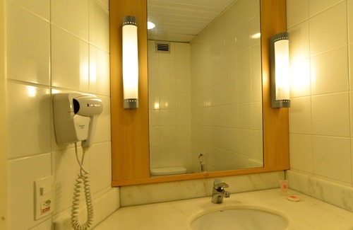 Cinquentenario Hotel | Inviting ibis Caxias do Sul: Pool, Spa & Family-Friendly
