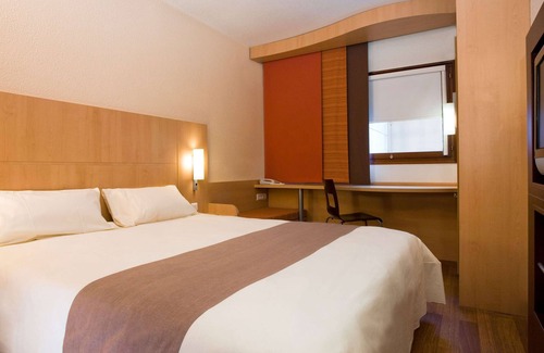 Cinquentenario Hotel | Inviting ibis Caxias do Sul: Pool, Spa & Family-Friendly