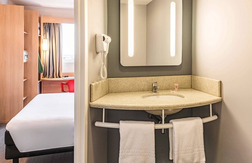 Jardins Hotel | Comfortable Stay at ibis Chapeco with Family-Friendly Amenities