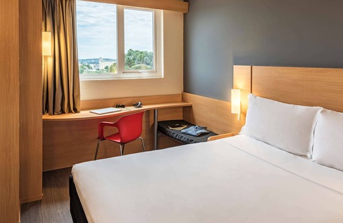 Jardins Hotel | Comfortable Stay at ibis Chapeco with Family-Friendly Amenities