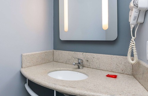 Jardins Hotel | Comfortable Stay at ibis Chapeco with Family-Friendly Amenities