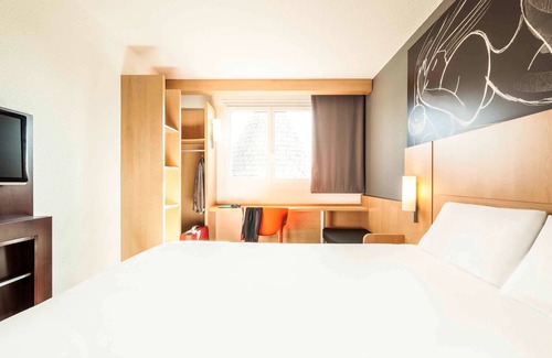 Chatellerault Hotel | Comfortable ibis Chatellerault with Spa and Restaurant