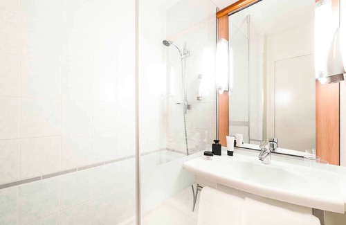 Chatellerault Hotel | Comfortable ibis Chatellerault with Spa and Restaurant