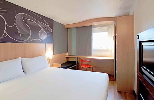 Chatellerault Hotel | Comfortable ibis Chatellerault with Spa and Restaurant