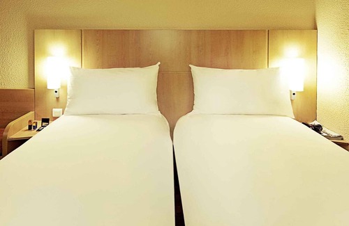 Chatellerault Hotel | Comfortable ibis Chatellerault with Spa and Restaurant