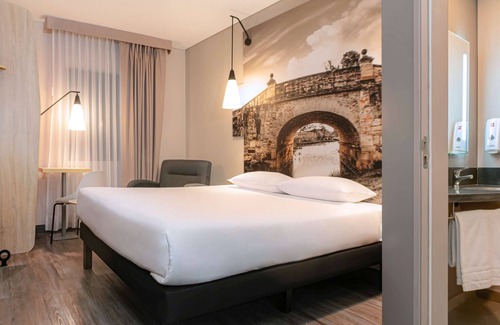 Chia Hotel | Discover ibis Chia: Accessible Comfort with Spa Amenities