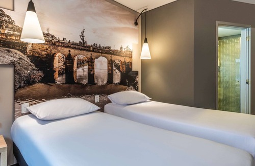 Chia Hotel | Discover ibis Chia: Accessible Comfort with Spa Amenities