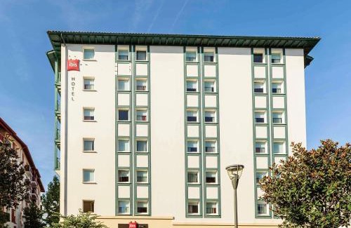 Ciboure Hotel | Discover ibis Ciboure Saint-Jean-de-Luz: Pet-Friendly Retreat