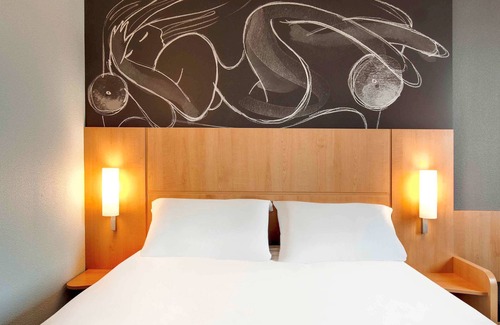 Riom Hotel | Relax at ibis Clermont Ferrand Nord Riom with Great Amenities