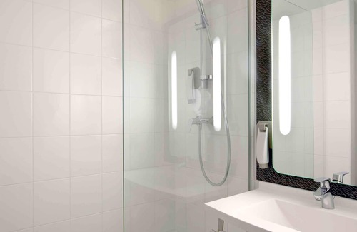 Riom Hotel | Relax at ibis Clermont Ferrand Nord Riom with Great Amenities