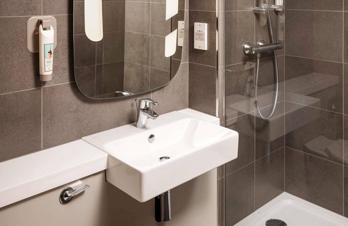 Coventry Hotel | Budget-Friendly Stay at ibis Coventry South with Spa & Dining