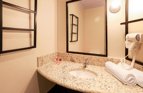 Jardim Cuiaba Hotel | Inviting ibis Cuiabá: Family-Friendly with Spa & Breakfast