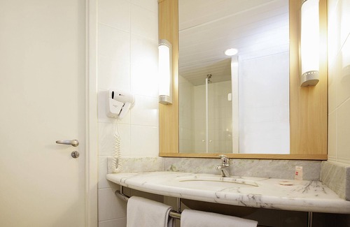 Aguas Belas Hotel | Discover ibis Curitiba Aeroporto: Top-Rated Stay with Spa