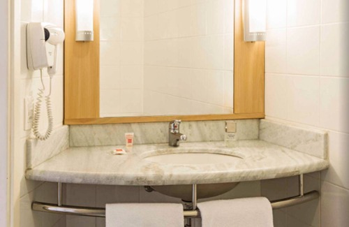 Aguas Belas Hotel | Discover ibis Curitiba Aeroporto: Top-Rated Stay with Spa