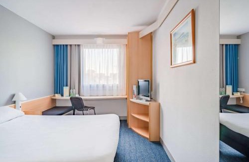 Czestochowa Hotel | Pet-Friendly Ibis Częstochowa: A Family Favorite Hotel