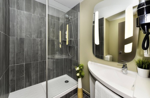Faubourg-Raines Hotel | Relax at ibis Dijon Gare: Top Guest Rated with Spa Amenities