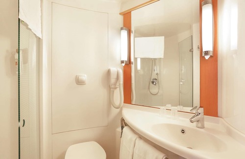 Etampes Hotel | Welcoming ibis Etampes: Family-Friendly with Free Breakfast