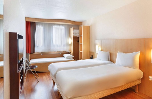 Etampes Hotel | Welcoming ibis Etampes: Family-Friendly with Free Breakfast